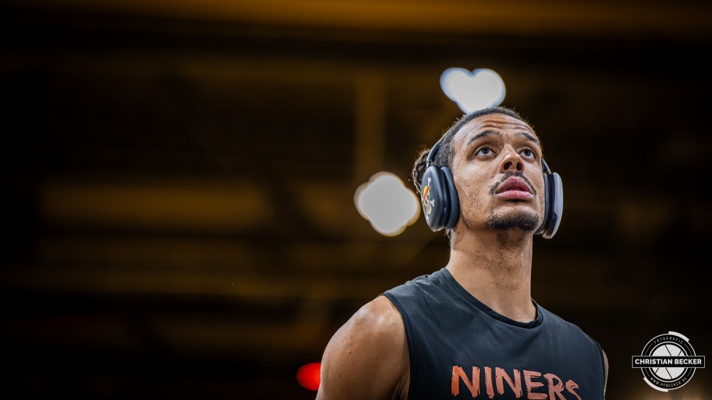 1. Basketball Bundesliga, easyCredit BBL, Saison 2025/2026, Herren, Hauptrunde, 25. Spieltag, 21.03.2026, RASTA Vechta - NINERS Chemnitz
Kevin Yebo (#0 - NINERS Chemnitz) vor der Partie
Schlüsselwörter: 1. Bundesliga;21.03.2026;25. Spieltag;BBL;Basketball;Chemnitz;Hauptrunde;Liga;NINERS;RASTA;RASTA Dome;Saison 2025/2026;Vechta;easycredit