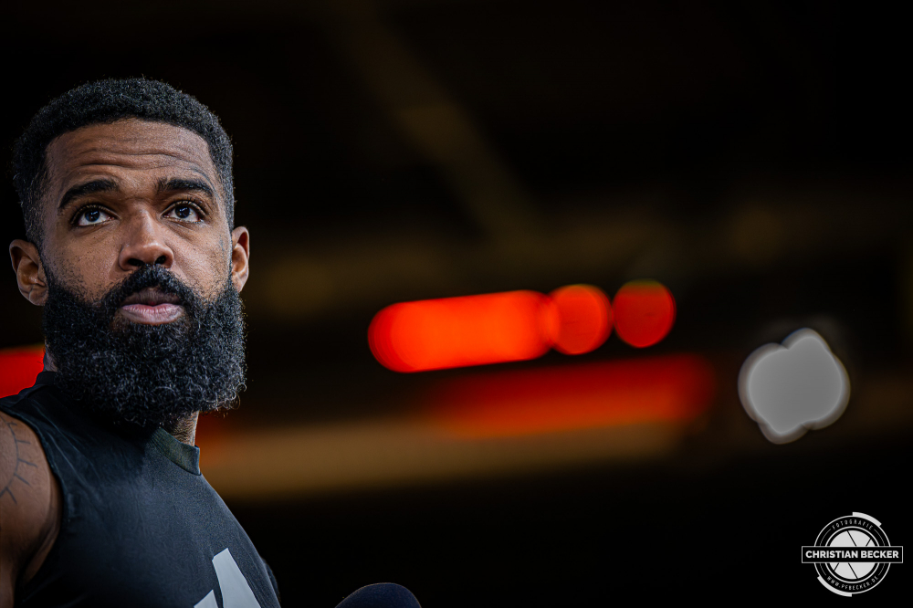 1. Basketball Bundesliga, easyCredit BBL, Saison 2025/2026, Herren, Hauptrunde, 25. Spieltag, 21.03.2026, RASTA Vechta - NINERS Chemnitz
Corey Davis (#5 - NINERS Chemnitz) vor der Partie
Schlüsselwörter: 1. Bundesliga;21.03.2026;25. Spieltag;BBL;Basketball;Chemnitz;Hauptrunde;Liga;NINERS;RASTA;RASTA Dome;Saison 2025/2026;Vechta;easycredit