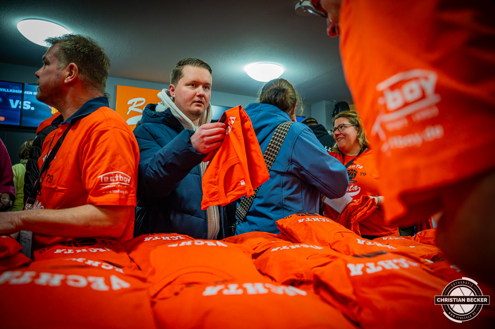 1. Basketball Bundesliga, easyCredit BBL, Saison 2025/2026, Herren, Hauptrunde, 25. Spieltag, 21.03.2026, RASTA Vechta - NINERS Chemnitz
Ein Sponsor spendiert T-Shirts
Schlüsselwörter: 1. Bundesliga;21.03.2026;25. Spieltag;BBL;Basketball;Chemnitz;Hauptrunde;Liga;NINERS;RASTA;RASTA Dome;Saison 2025/2026;Vechta;easycredit