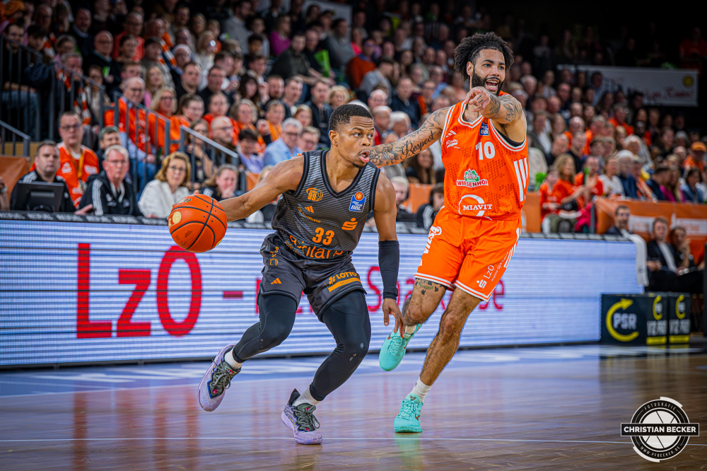 1. Basketball Bundesliga, easyCredit BBL, Saison 2025/2026, Herren, Hauptrunde, 25. Spieltag, 21.03.2026, RASTA Vechta - NINERS Chemnitz
Eric Washington (#33 - NINERS Chemnitz) in Aktion
Schlüsselwörter: 1. Bundesliga;21.03.2026;25. Spieltag;BBL;Basketball;Chemnitz;Hauptrunde;Liga;NINERS;RASTA;RASTA Dome;Saison 2025/2026;Vechta;easycredit