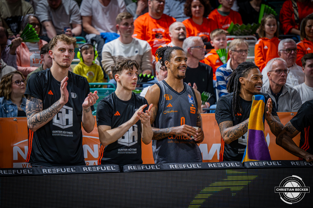 1. Basketball Bundesliga, easyCredit BBL, Saison 2025/2026, Herren, Hauptrunde, 25. Spieltag, 21.03.2026, RASTA Vechta - NINERS Chemnitz
Das Team der NINERS Chemnitz w&auml;hrend der Partie
Schlüsselwörter: 1. Bundesliga;21.03.2026;25. Spieltag;BBL;Basketball;Chemnitz;Hauptrunde;Liga;NINERS;RASTA;RASTA Dome;Saison 2025/2026;Vechta;easycredit