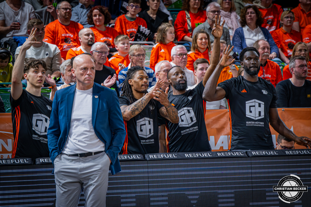 1. Basketball Bundesliga, easyCredit BBL, Saison 2025/2026, Herren, Hauptrunde, 25. Spieltag, 21.03.2026, RASTA Vechta - NINERS Chemnitz
Das Team der NINERS Chemnitz w&auml;hrend der Partie
Schlüsselwörter: 1. Bundesliga;21.03.2026;25. Spieltag;BBL;Basketball;Chemnitz;Hauptrunde;Liga;NINERS;RASTA;RASTA Dome;Saison 2025/2026;Vechta;easycredit