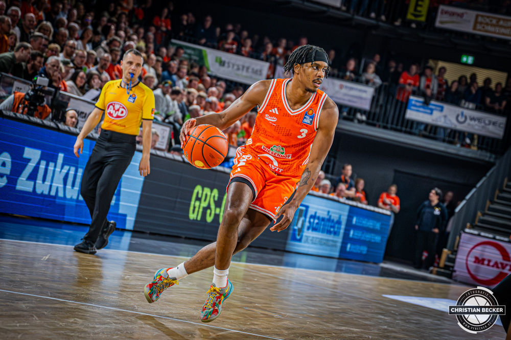 1. Basketball Bundesliga, easyCredit BBL, Saison 2025/2026, Herren, Hauptrunde, 25. Spieltag, 21.03.2026, RASTA Vechta - NINERS Chemnitz
Malik Parsons (#3 - RASTA Vechta) in Aktion
Schlüsselwörter: 1. Bundesliga;21.03.2026;25. Spieltag;BBL;Basketball;Chemnitz;Hauptrunde;Liga;NINERS;RASTA;RASTA Dome;Saison 2025/2026;Vechta;easycredit