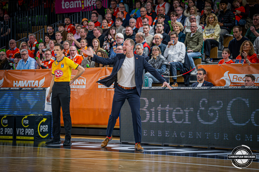 1. Basketball Bundesliga, easyCredit BBL, Saison 2025/2026, Herren, Hauptrunde, 25. Spieltag, 21.03.2026, RASTA Vechta - NINERS Chemnitz
Christian Held (Head-Coach - RASTA Vechta) w&auml;hrend der Partie
Schlüsselwörter: 1. Bundesliga;21.03.2026;25. Spieltag;BBL;Basketball;Chemnitz;Hauptrunde;Liga;NINERS;RASTA;RASTA Dome;Saison 2025/2026;Vechta;easycredit