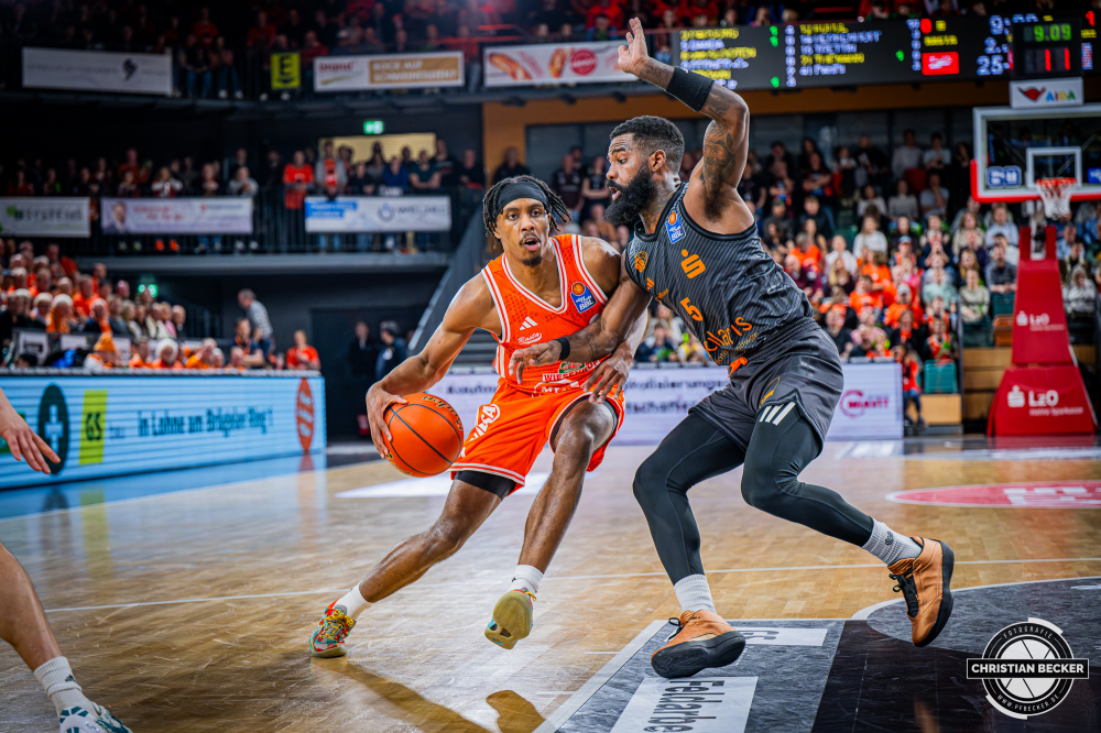 1. Basketball Bundesliga, easyCredit BBL, Saison 2025/2026, Herren, Hauptrunde, 25. Spieltag, 21.03.2026, RASTA Vechta - NINERS Chemnitz
Malik Parsons (#3 - RASTA Vechta) in Aktion
Schlüsselwörter: 1. Bundesliga;21.03.2026;25. Spieltag;BBL;Basketball;Chemnitz;Hauptrunde;Liga;NINERS;RASTA;RASTA Dome;Saison 2025/2026;Vechta;easycredit