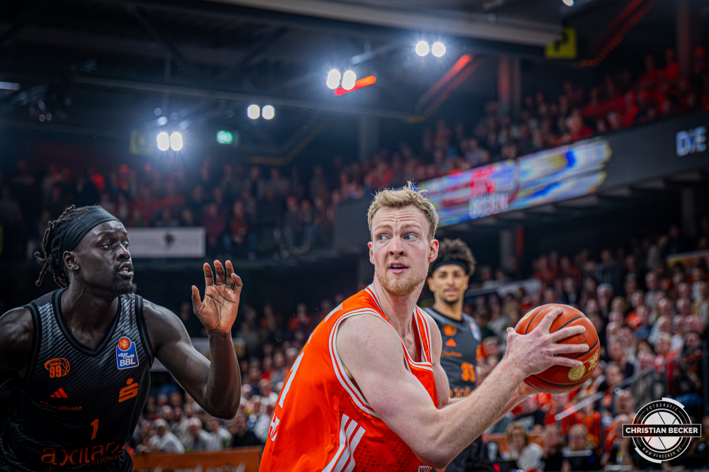 1. Basketball Bundesliga, easyCredit BBL, Saison 2025/2026, Herren, Hauptrunde, 25. Spieltag, 21.03.2026, RASTA Vechta - NINERS Chemnitz
Lars Thiemann (#21 - RASTA Vechta) in Aktion
Schlüsselwörter: 1. Bundesliga;21.03.2026;25. Spieltag;BBL;Basketball;Chemnitz;Hauptrunde;Liga;NINERS;RASTA;RASTA Dome;Saison 2025/2026;Vechta;easycredit