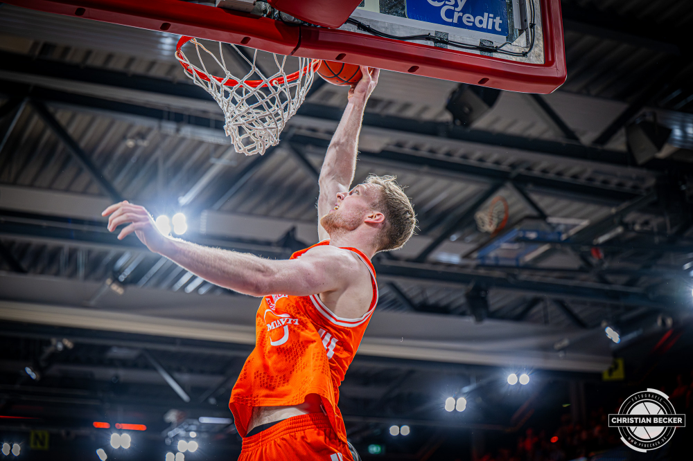 1. Basketball Bundesliga, easyCredit BBL, Saison 2025/2026, Herren, Hauptrunde, 25. Spieltag, 21.03.2026, RASTA Vechta - NINERS Chemnitz
Lars Thiemann (#21 - RASTA Vechta) beim Korbleger
Schlüsselwörter: 1. Bundesliga;21.03.2026;25. Spieltag;BBL;Basketball;Chemnitz;Hauptrunde;Liga;NINERS;RASTA;RASTA Dome;Saison 2025/2026;Vechta;easycredit