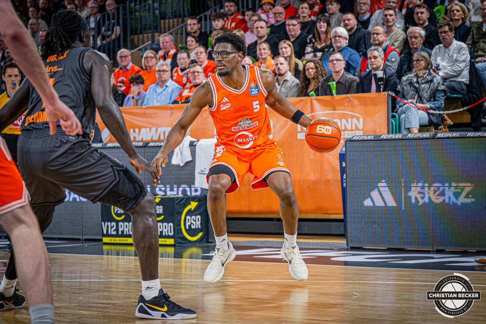1. Basketball Bundesliga, easyCredit BBL, Saison 2025/2026, Herren, Hauptrunde, 25. Spieltag, 21.03.2026, RASTA Vechta - NINERS Chemnitz
TJ Bamba (#5 - RASTA Vechta) in Aktion
Schlüsselwörter: 1. Bundesliga;21.03.2026;25. Spieltag;BBL;Basketball;Chemnitz;Hauptrunde;Liga;NINERS;RASTA;RASTA Dome;Saison 2025/2026;Vechta;easycredit