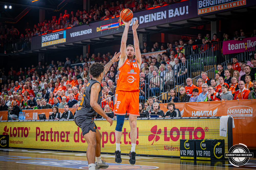 1. Basketball Bundesliga, easyCredit BBL, Saison 2025/2026, Herren, Hauptrunde, 25. Spieltag, 21.03.2026, RASTA Vechta - NINERS Chemnitz
Philipp Herkenhoff (#14 - RASTA Vechta) beim Jumpshot
Schlüsselwörter: 1. Bundesliga;21.03.2026;25. Spieltag;BBL;Basketball;Chemnitz;Hauptrunde;Liga;NINERS;RASTA;RASTA Dome;Saison 2025/2026;Vechta;easycredit