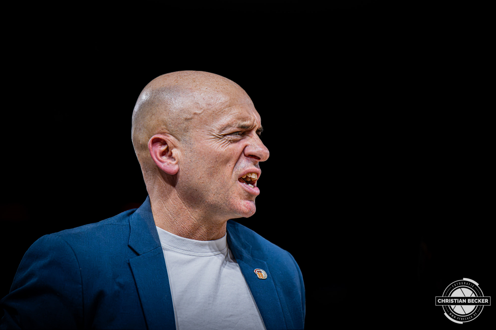 1. Basketball Bundesliga, easyCredit BBL, Saison 2025/2026, Herren, Hauptrunde, 25. Spieltag, 21.03.2026, RASTA Vechta - NINERS Chemnitz
Rodrigo Pastore (Head Coach - NINERS Chemnitz) w&auml;hrend der Partie
Schlüsselwörter: 1. Bundesliga;21.03.2026;25. Spieltag;BBL;Basketball;Chemnitz;Hauptrunde;Liga;NINERS;RASTA;RASTA Dome;Saison 2025/2026;Vechta;easycredit