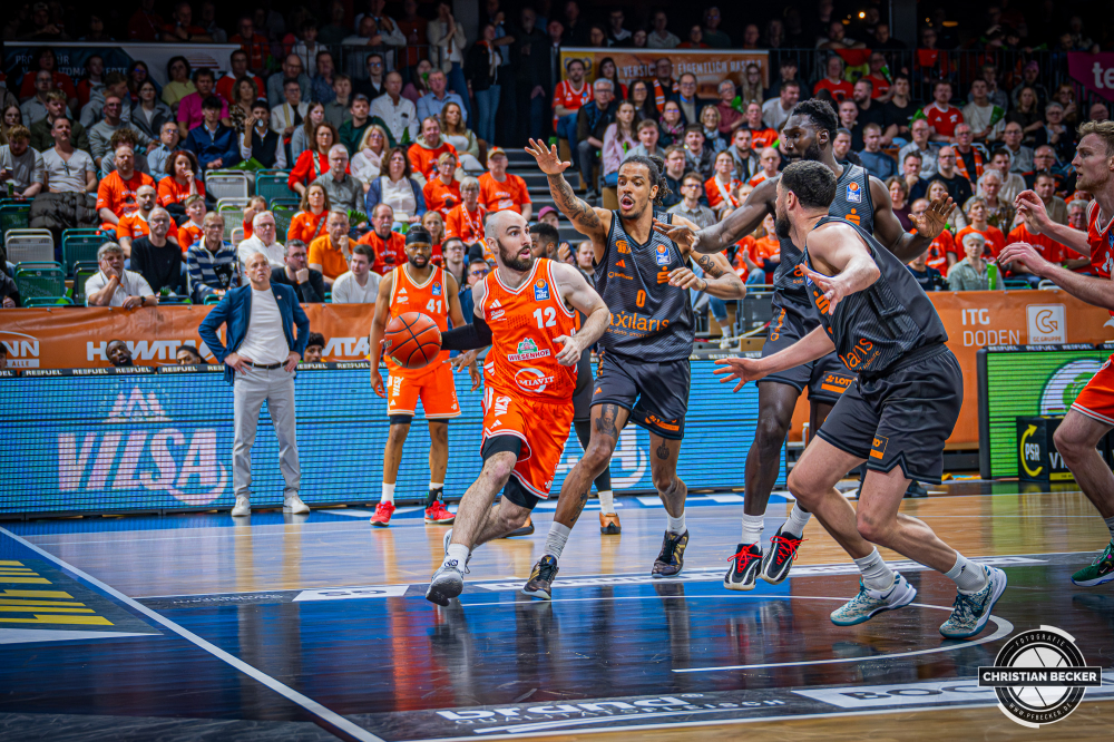 1. Basketball Bundesliga, easyCredit BBL, Saison 2025/2026, Herren, Hauptrunde, 25. Spieltag, 21.03.2026, RASTA Vechta - NINERS Chemnitz
Tommy Kuhse (#12 - RASTA Vechta) in Aktion
Schlüsselwörter: 1. Bundesliga;21.03.2026;25. Spieltag;BBL;Basketball;Chemnitz;Hauptrunde;Liga;NINERS;RASTA;RASTA Dome;Saison 2025/2026;Vechta;easycredit