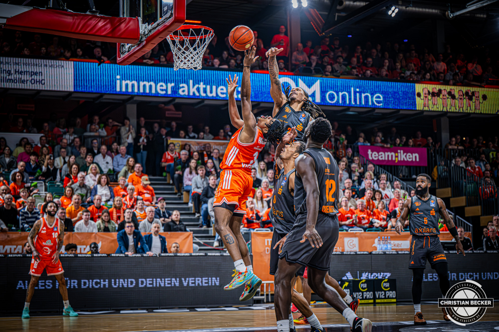 1. Basketball Bundesliga, easyCredit BBL, Saison 2025/2026, Herren, Hauptrunde, 25. Spieltag, 21.03.2026, RASTA Vechta - NINERS Chemnitz
Malik Parsons (#3 - RASTA Vechta) beim Korbleger
Schlüsselwörter: 1. Bundesliga;21.03.2026;25. Spieltag;BBL;Basketball;Chemnitz;Hauptrunde;Liga;NINERS;RASTA;RASTA Dome;Saison 2025/2026;Vechta;easycredit