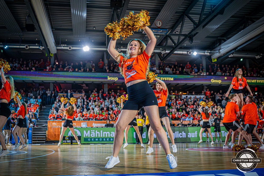 1. Basketball Bundesliga, easyCredit BBL, Saison 2025/2026, Herren, Hauptrunde, 25. Spieltag, 21.03.2026, RASTA Vechta - NINERS Chemnitz
Marleys (Cheerleader - RASTA Vechta) w&auml;hrend der Partie
Schlüsselwörter: 1. Bundesliga;21.03.2026;25. Spieltag;BBL;Basketball;Chemnitz;Hauptrunde;Liga;NINERS;RASTA;RASTA Dome;Saison 2025/2026;Vechta;easycredit