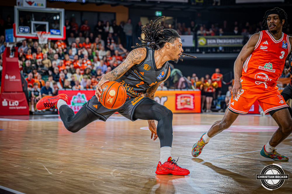 1. Basketball Bundesliga, easyCredit BBL, Saison 2025/2026, Herren, Hauptrunde, 25. Spieltag, 21.03.2026, RASTA Vechta - NINERS Chemnitz
Nike Sibande (#2 - NINERS Chemnitz) in Aktion
Schlüsselwörter: 1. Bundesliga;21.03.2026;25. Spieltag;BBL;Basketball;Chemnitz;Hauptrunde;Liga;NINERS;RASTA;RASTA Dome;Saison 2025/2026;Vechta;easycredit