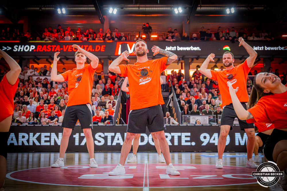 1. Basketball Bundesliga, easyCredit BBL, Saison 2025/2026, Herren, Hauptrunde, 25. Spieltag, 21.03.2026, RASTA Vechta - NINERS Chemnitz
Marleys (Cheerleader - RASTA Vechta) w&auml;hrend der Partie
Schlüsselwörter: 1. Bundesliga;21.03.2026;25. Spieltag;BBL;Basketball;Chemnitz;Hauptrunde;Liga;NINERS;RASTA;RASTA Dome;Saison 2025/2026;Vechta;easycredit