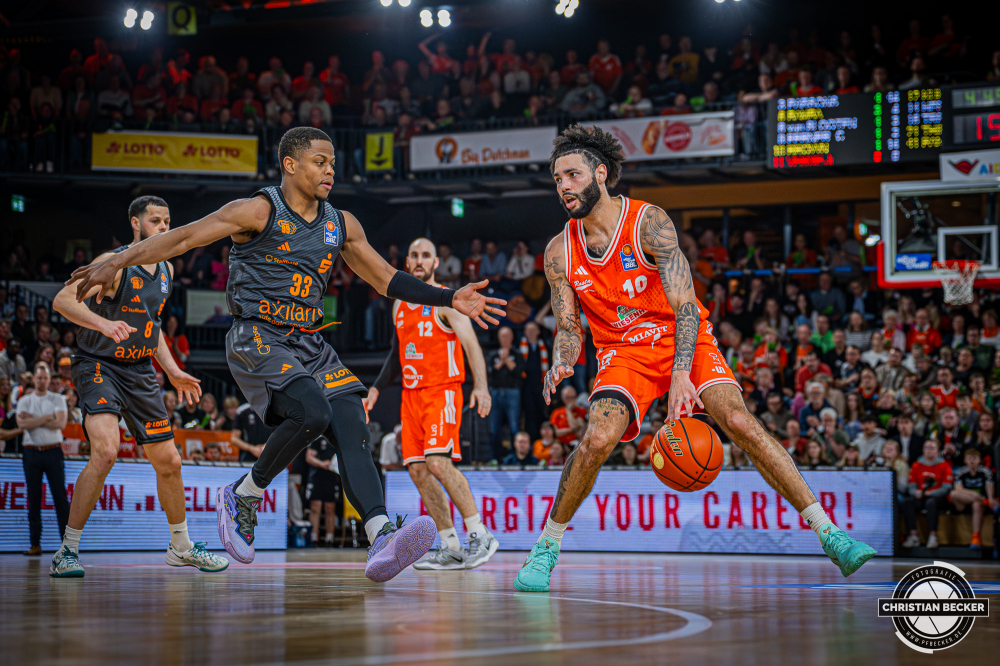 1. Basketball Bundesliga, easyCredit BBL, Saison 2025/2026, Herren, Hauptrunde, 25. Spieltag, 21.03.2026, RASTA Vechta - NINERS Chemnitz
Tevin Brown (#10 - RASTA Vechta) in Aktion
Schlüsselwörter: 1. Bundesliga;21.03.2026;25. Spieltag;BBL;Basketball;Chemnitz;Hauptrunde;Liga;NINERS;RASTA;RASTA Dome;Saison 2025/2026;Vechta;easycredit