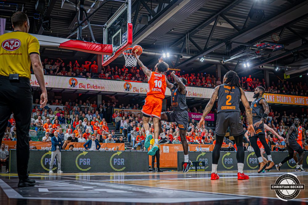 1. Basketball Bundesliga, easyCredit BBL, Saison 2025/2026, Herren, Hauptrunde, 25. Spieltag, 21.03.2026, RASTA Vechta - NINERS Chemnitz
Tevin Brown (#10 - RASTA Vechta) beim Korbleger
Schlüsselwörter: 1. Bundesliga;21.03.2026;25. Spieltag;BBL;Basketball;Chemnitz;Hauptrunde;Liga;NINERS;RASTA;RASTA Dome;Saison 2025/2026;Vechta;easycredit