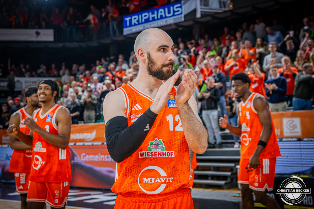 1. Basketball Bundesliga, easyCredit BBL, Saison 2025/2026, Herren, Hauptrunde, 25. Spieltag, 21.03.2026, RASTA Vechta - NINERS Chemnitz
Tommy Kuhse (#12 - RASTA Vechta) nach der Partie
Schlüsselwörter: 1. Bundesliga;21.03.2026;25. Spieltag;BBL;Basketball;Chemnitz;Hauptrunde;Liga;NINERS;RASTA;RASTA Dome;Saison 2025/2026;Vechta;easycredit