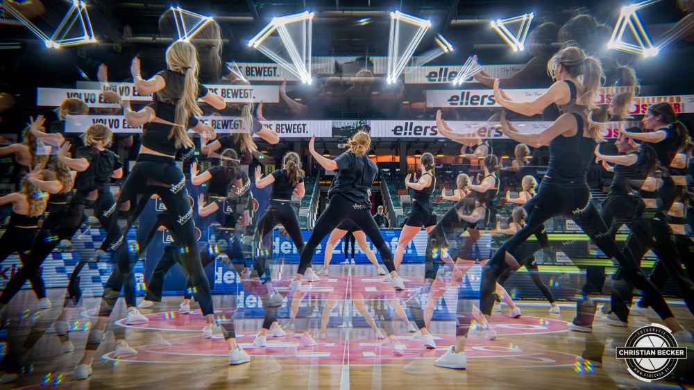 1. Basketball Bundesliga, easyCredit BBL, Saison 2025/2026, Herren, Hauptrunde, 27. Spieltag, 02.04.2026, RASTA Vechta - BMA365 Bamberg Baskets
Marleys (Cheerleader - RASTA Vechta) vor der Partie
Schlüsselwörter: 02.04.2026;1. Bundesliga;27. Spieltag;365;BBL;BMA;Bamberg;Basketball;Baskets;Hauptrunde;Liga;RASTA;RASTA Dome;Saison 2025/2026;Vechta;easycredit