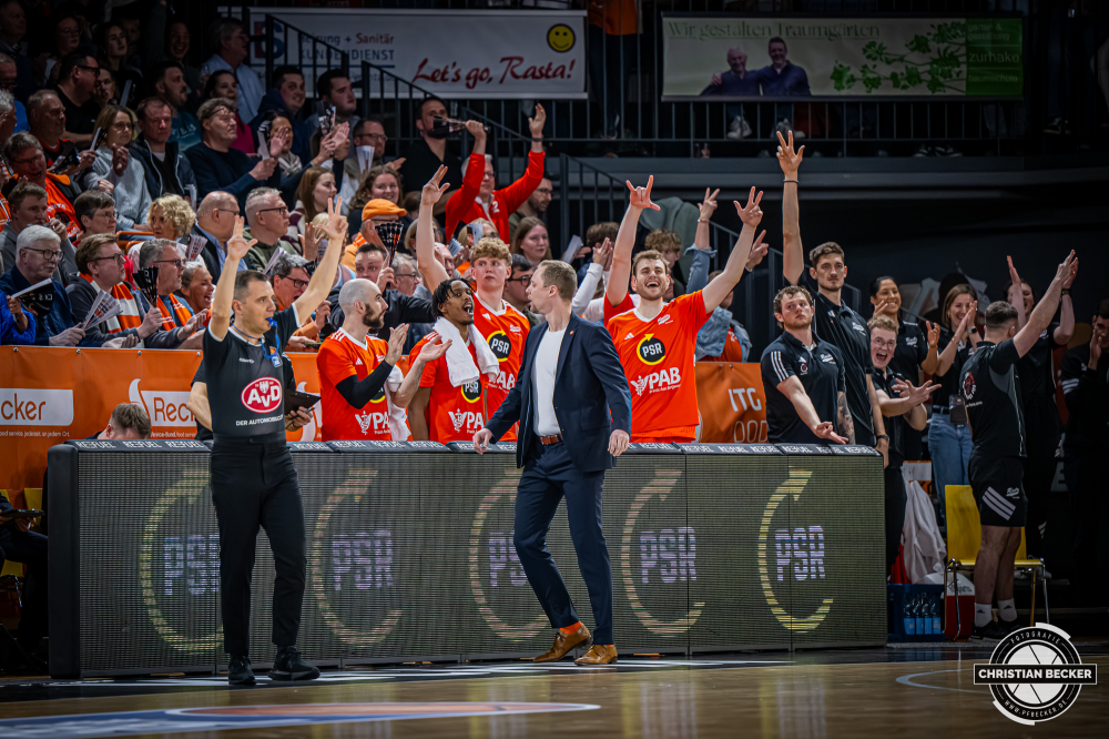 1. Basketball Bundesliga, easyCredit BBL, Saison 2025/2026, Herren, Hauptrunde, 27. Spieltag, 02.04.2026, RASTA Vechta - BMA365 Bamberg Baskets
Das Team von RASTA Vechta w&auml;hrend der Partie
Schlüsselwörter: 02.04.2026;1. Bundesliga;27. Spieltag;365;BBL;BMA;Bamberg;Basketball;Baskets;Hauptrunde;Liga;RASTA;RASTA Dome;Saison 2025/2026;Vechta;easycredit