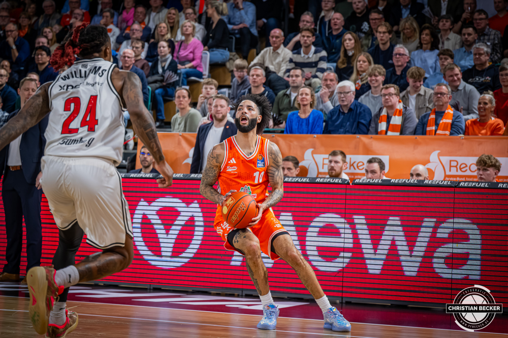 1. Basketball Bundesliga, easyCredit BBL, Saison 2025/2026, Herren, Hauptrunde, 27. Spieltag, 02.04.2026, RASTA Vechta - BMA365 Bamberg Baskets
Tevin Brown (#10 - RASTA Vechta) in Aktion
Schlüsselwörter: 02.04.2026;1. Bundesliga;27. Spieltag;365;BBL;BMA;Bamberg;Basketball;Baskets;Hauptrunde;Liga;RASTA;RASTA Dome;Saison 2025/2026;Vechta;easycredit