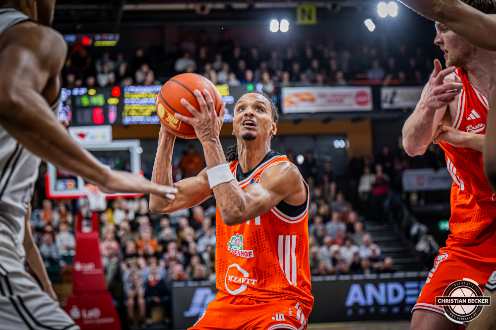 1. Basketball Bundesliga, easyCredit BBL, Saison 2025/2026, Herren, Hauptrunde, 27. Spieltag, 02.04.2026, RASTA Vechta - BMA365 Bamberg Baskets
Alonzo Verge (#11 - RASTA Vechta) in Aktion
Schlüsselwörter: 02.04.2026;1. Bundesliga;27. Spieltag;365;BBL;BMA;Bamberg;Basketball;Baskets;Hauptrunde;Liga;RASTA;RASTA Dome;Saison 2025/2026;Vechta;easycredit