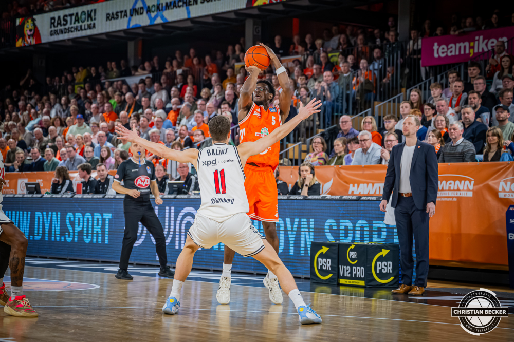 1. Basketball Bundesliga, easyCredit BBL, Saison 2025/2026, Herren, Hauptrunde, 27. Spieltag, 02.04.2026, RASTA Vechta - BMA365 Bamberg Baskets
TJ Bamba (#5 - RASTA Vechta) beim Jumpshot
Schlüsselwörter: 02.04.2026;1. Bundesliga;27. Spieltag;365;BBL;BMA;Bamberg;Basketball;Baskets;Hauptrunde;Liga;RASTA;RASTA Dome;Saison 2025/2026;Vechta;easycredit