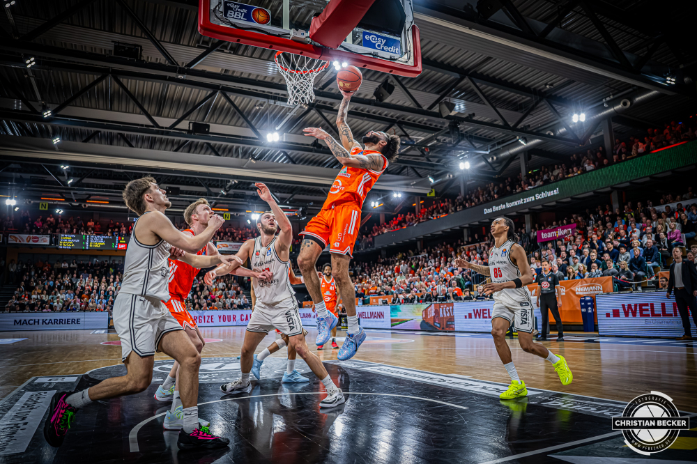 1. Basketball Bundesliga, easyCredit BBL, Saison 2025/2026, Herren, Hauptrunde, 27. Spieltag, 02.04.2026, RASTA Vechta - BMA365 Bamberg Baskets
Tevin Brown (#10 - RASTA Vechta) beim Korbleger
Schlüsselwörter: 02.04.2026;1. Bundesliga;27. Spieltag;365;BBL;BMA;Bamberg;Basketball;Baskets;Hauptrunde;Liga;RASTA;RASTA Dome;Saison 2025/2026;Vechta;easycredit