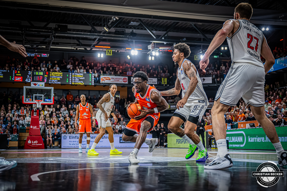 1. Basketball Bundesliga, easyCredit BBL, Saison 2025/2026, Herren, Hauptrunde, 27. Spieltag, 02.04.2026, RASTA Vechta - BMA365 Bamberg Baskets
TJ Bamba (#5 - RASTA Vechta) in Aktion
Schlüsselwörter: 02.04.2026;1. Bundesliga;27. Spieltag;365;BBL;BMA;Bamberg;Basketball;Baskets;Hauptrunde;Liga;RASTA;RASTA Dome;Saison 2025/2026;Vechta;easycredit