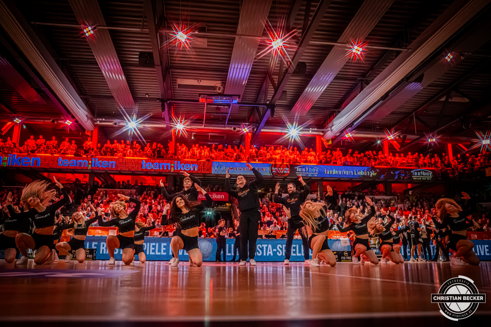 1. Basketball Bundesliga, easyCredit BBL, Saison 2025/2026, Herren, Hauptrunde, 27. Spieltag, 02.04.2026, RASTA Vechta - BMA365 Bamberg Baskets
Marleys (Cheerleader - RASTA Vechta) w&auml;hrend der Partie
Schlüsselwörter: 02.04.2026;1. Bundesliga;27. Spieltag;365;BBL;BMA;Bamberg;Basketball;Baskets;Hauptrunde;Liga;RASTA;RASTA Dome;Saison 2025/2026;Vechta;easycredit