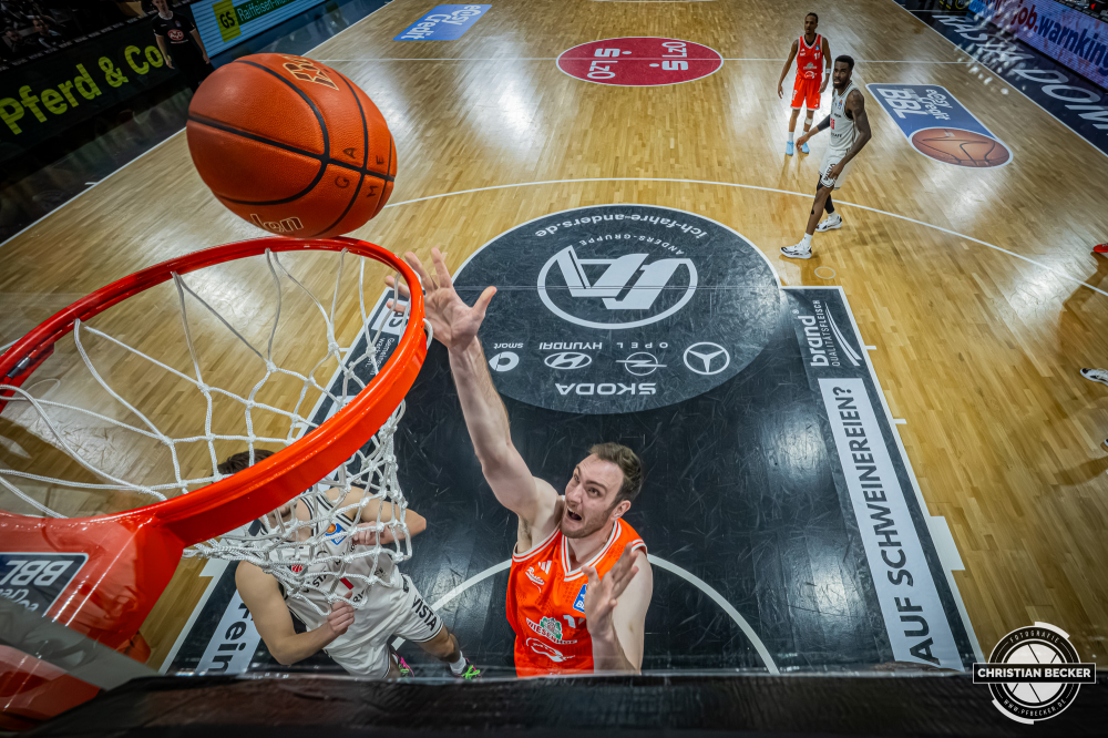 1. Basketball Bundesliga, easyCredit BBL, Saison 2025/2026, Herren, Hauptrunde, 27. Spieltag, 02.04.2026, RASTA Vechta - BMA365 Bamberg Baskets
Philipp Herkenhoff (#14 - RASTA Vechta) beim Korbleger
Schlüsselwörter: 02.04.2026;1. Bundesliga;27. Spieltag;365;BBL;BMA;Bamberg;Basketball;Baskets;Hauptrunde;Liga;RASTA;RASTA Dome;Saison 2025/2026;Vechta;easycredit