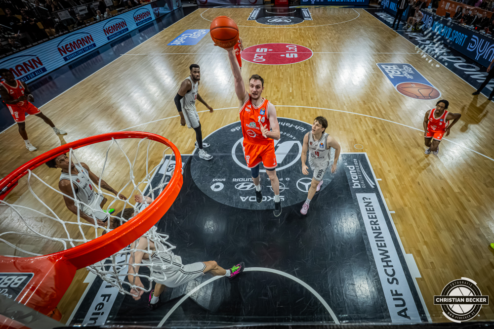 1. Basketball Bundesliga, easyCredit BBL, Saison 2025/2026, Herren, Hauptrunde, 27. Spieltag, 02.04.2026, RASTA Vechta - BMA365 Bamberg Baskets
Philipp Herkenhoff (#14 - RASTA Vechta) beim Korbleger
Schlüsselwörter: 02.04.2026;1. Bundesliga;27. Spieltag;365;BBL;BMA;Bamberg;Basketball;Baskets;Hauptrunde;Liga;RASTA;RASTA Dome;Saison 2025/2026;Vechta;easycredit