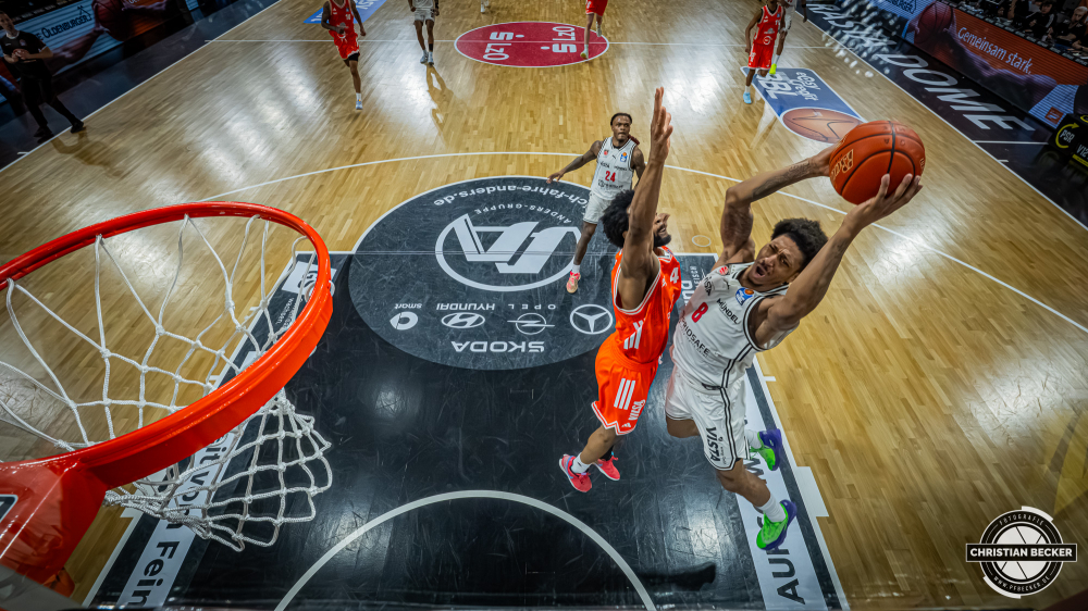 1. Basketball Bundesliga, easyCredit BBL, Saison 2025/2026, Herren, Hauptrunde, 27. Spieltag, 02.04.2026, RASTA Vechta - BMA365 Bamberg Baskets
Demarcus Demonia (#8 - BMA365 Bamberg Baskets) beim Korbleger
Schlüsselwörter: 02.04.2026;1. Bundesliga;27. Spieltag;365;BBL;BMA;Bamberg;Basketball;Baskets;Hauptrunde;Liga;RASTA;RASTA Dome;Saison 2025/2026;Vechta;easycredit