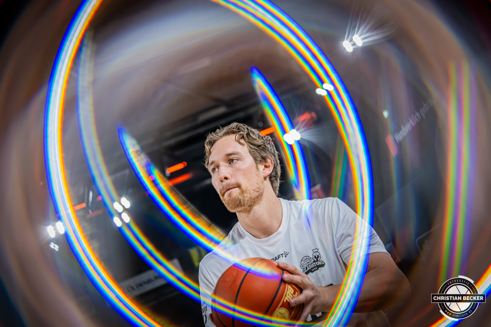 1. Basketball Bundesliga, easyCredit BBL, Saison 2025/2026, Herren, Hauptrunde, 29. Spieltag, 11.04.2026, RASTA Vechta - Gladiators Trier
Marco Hollersbacher (#9 - VET-CONCEPT Gladiators Trier) vor der Partie
Schlüsselwörter: 1. Bundesliga;11.04.2026;29. Spieltag;BBL;Basketball;Gladiators;Hauptrunde;Liga;RASTA;RASTA Dome;Saison 2025/2026;Trier;VET-CONCEPT;Vechta;easycredit