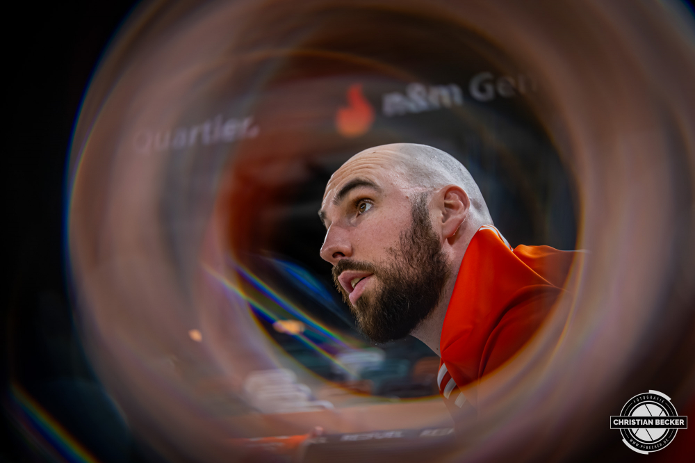 1. Basketball Bundesliga, easyCredit BBL, Saison 2025/2026, Herren, Hauptrunde, 29. Spieltag, 11.04.2026, RASTA Vechta - Gladiators Trier
Tommy Kuhse (#12 - RASTA Vechta) vor der Partie
Schlüsselwörter: 1. Bundesliga;11.04.2026;29. Spieltag;BBL;Basketball;Gladiators;Hauptrunde;Liga;RASTA;RASTA Dome;Saison 2025/2026;Trier;VET-CONCEPT;Vechta;easycredit