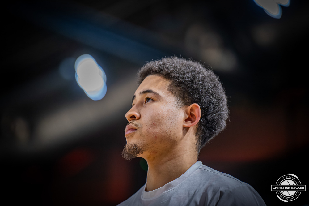 1. Basketball Bundesliga, easyCredit BBL, Saison 2025/2026, Herren, Hauptrunde, 29. Spieltag, 11.04.2026, RASTA Vechta - Gladiators Trier
Evans Rapieque (#21 - VET-CONCEPT Gladiators Trier) vor der Partie
Schlüsselwörter: 1. Bundesliga;11.04.2026;29. Spieltag;BBL;Basketball;Gladiators;Hauptrunde;Liga;RASTA;RASTA Dome;Saison 2025/2026;Trier;VET-CONCEPT;Vechta;easycredit