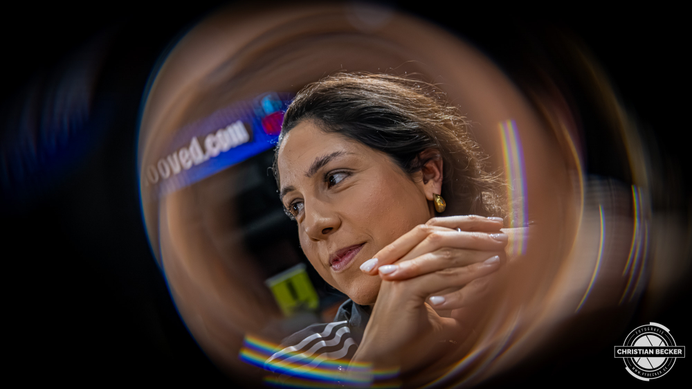 1. Basketball Bundesliga, easyCredit BBL, Saison 2025/2026, Herren, Hauptrunde, 29. Spieltag, 11.04.2026, RASTA Vechta - Gladiators Trier
Bea Santos (Physiotherapeutin - RASTA Vechta) vor der Partie
Schlüsselwörter: 1. Bundesliga;11.04.2026;29. Spieltag;BBL;Basketball;Gladiators;Hauptrunde;Liga;RASTA;RASTA Dome;Saison 2025/2026;Trier;VET-CONCEPT;Vechta;easycredit