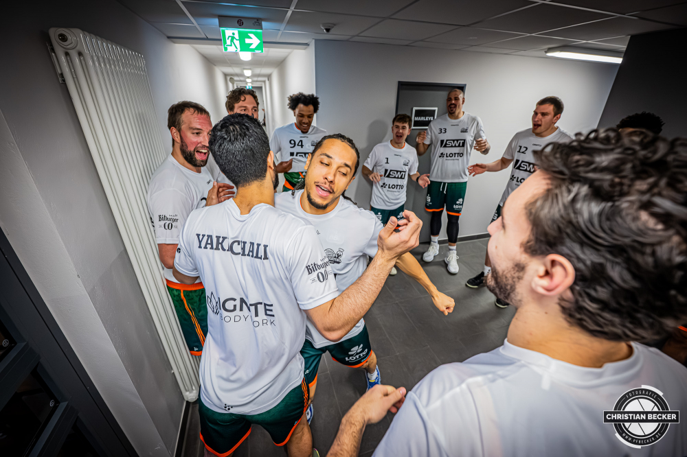 1. Basketball Bundesliga, easyCredit BBL, Saison 2025/2026, Herren, Hauptrunde, 29. Spieltag, 11.04.2026, RASTA Vechta - Gladiators Trier
Das Team der VET-CONCEPT Gladiators Trier vor der Partie
Schlüsselwörter: 1. Bundesliga;11.04.2026;29. Spieltag;BBL;Basketball;Gladiators;Hauptrunde;Liga;RASTA;RASTA Dome;Saison 2025/2026;Trier;VET-CONCEPT;Vechta;easycredit