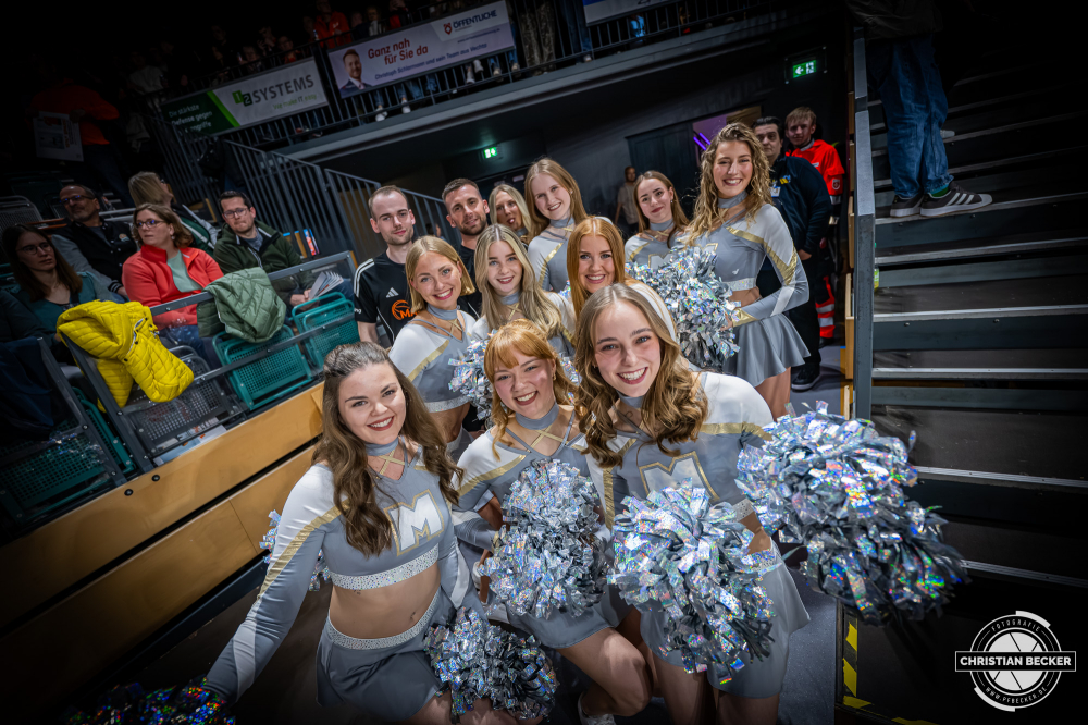 1. Basketball Bundesliga, easyCredit BBL, Saison 2025/2026, Herren, Hauptrunde, 29. Spieltag, 11.04.2026, RASTA Vechta - Gladiators Trier
Marleys (Cheerleader - RASTA Vechta) vor der Partie
Schlüsselwörter: 1. Bundesliga;11.04.2026;29. Spieltag;BBL;Basketball;Gladiators;Hauptrunde;Liga;RASTA;RASTA Dome;Saison 2025/2026;Trier;VET-CONCEPT;Vechta;easycredit