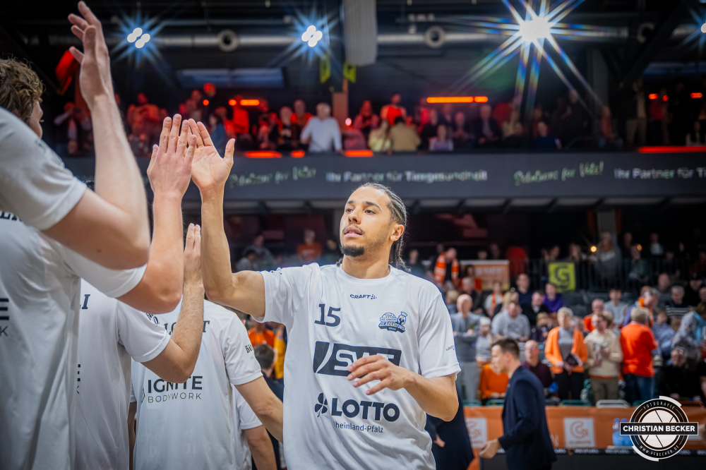 1. Basketball Bundesliga, easyCredit BBL, Saison 2025/2026, Herren, Hauptrunde, 29. Spieltag, 11.04.2026, RASTA Vechta - Gladiators Trier
Jordan Roland (#15 - VET-CONCEPT Gladiators Trier) vor der Partie
Schlüsselwörter: 1. Bundesliga;11.04.2026;29. Spieltag;BBL;Basketball;Gladiators;Hauptrunde;Liga;RASTA;RASTA Dome;Saison 2025/2026;Trier;VET-CONCEPT;Vechta;easycredit