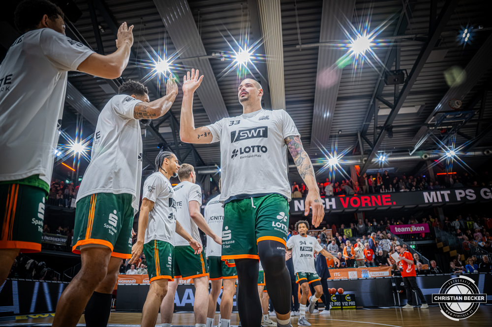 1. Basketball Bundesliga, easyCredit BBL, Saison 2025/2026, Herren, Hauptrunde, 29. Spieltag, 11.04.2026, RASTA Vechta - Gladiators Trier
Maik Zirbes (#33 - VET-CONCEPT Gladiators Trier) vor der Partie
Schlüsselwörter: 1. Bundesliga;11.04.2026;29. Spieltag;BBL;Basketball;Gladiators;Hauptrunde;Liga;RASTA;RASTA Dome;Saison 2025/2026;Trier;VET-CONCEPT;Vechta;easycredit