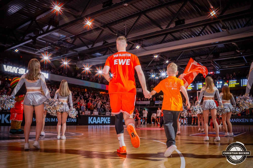 1. Basketball Bundesliga, easyCredit BBL, Saison 2025/2026, Herren, Hauptrunde, 29. Spieltag, 11.04.2026, RASTA Vechta - Gladiators Trier
Luc van Slooten (#6 - RASTA Vechta) vor der Partie
Schlüsselwörter: 1. Bundesliga;11.04.2026;29. Spieltag;BBL;Basketball;Gladiators;Hauptrunde;Liga;RASTA;RASTA Dome;Saison 2025/2026;Trier;VET-CONCEPT;Vechta;easycredit