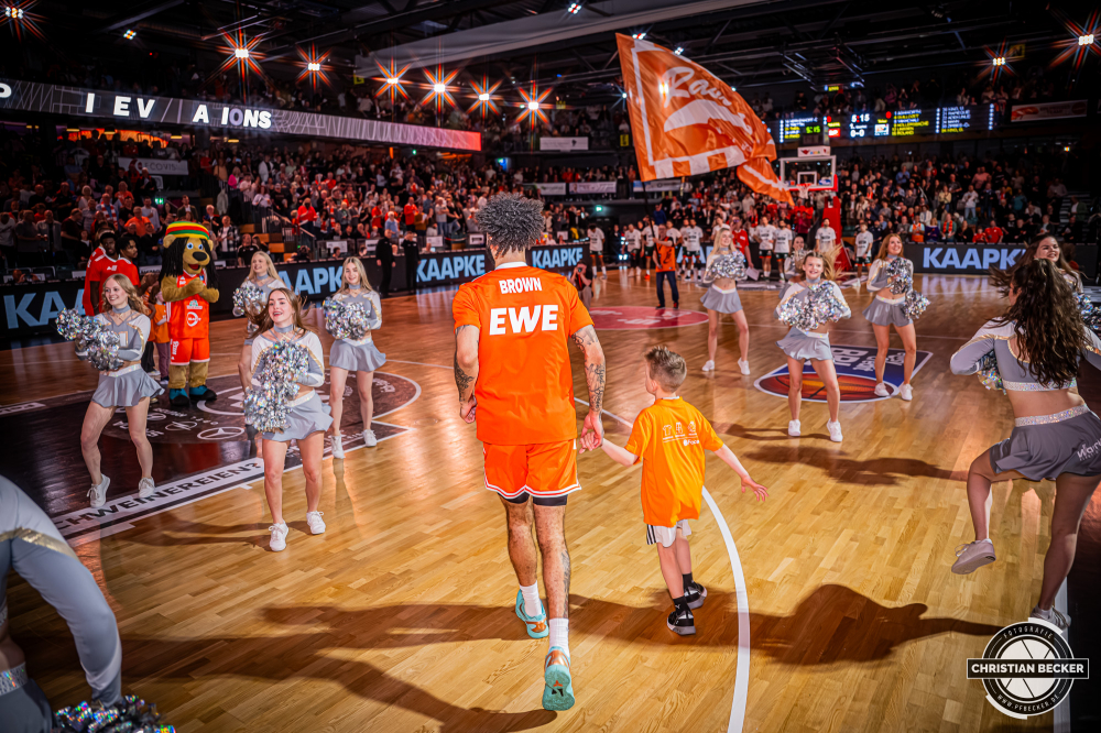1. Basketball Bundesliga, easyCredit BBL, Saison 2025/2026, Herren, Hauptrunde, 29. Spieltag, 11.04.2026, RASTA Vechta - Gladiators Trier
Tevin Brown (#10 - RASTA Vechta) vor der Partie
Schlüsselwörter: 1. Bundesliga;11.04.2026;29. Spieltag;BBL;Basketball;Gladiators;Hauptrunde;Liga;RASTA;RASTA Dome;Saison 2025/2026;Trier;VET-CONCEPT;Vechta;easycredit