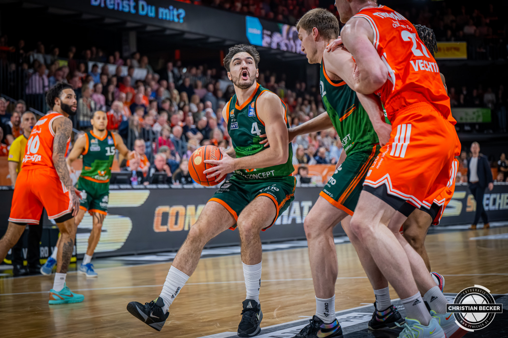 1. Basketball Bundesliga, easyCredit BBL, Saison 2025/2026, Herren, Hauptrunde, 29. Spieltag, 11.04.2026, RASTA Vechta - Gladiators Trier
Clay Guillozet (#4 - VET-CONCEPT Gladiators Trier) in Aktion
Schlüsselwörter: 1. Bundesliga;11.04.2026;29. Spieltag;BBL;Basketball;Gladiators;Hauptrunde;Liga;RASTA;RASTA Dome;Saison 2025/2026;Trier;VET-CONCEPT;Vechta;easycredit