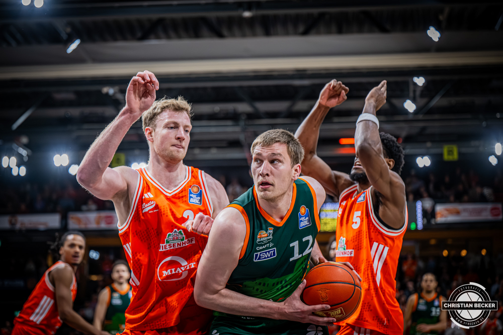 1. Basketball Bundesliga, easyCredit BBL, Saison 2025/2026, Herren, Hauptrunde, 29. Spieltag, 11.04.2026, RASTA Vechta - Gladiators Trier
Marten Linssen (#12 - VET-CONCEPT Gladiators Trier) in Aktion
Schlüsselwörter: 1. Bundesliga;11.04.2026;29. Spieltag;BBL;Basketball;Gladiators;Hauptrunde;Liga;RASTA;RASTA Dome;Saison 2025/2026;Trier;VET-CONCEPT;Vechta;easycredit