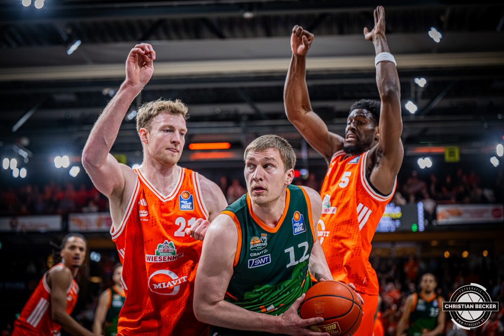 1. Basketball Bundesliga, easyCredit BBL, Saison 2025/2026, Herren, Hauptrunde, 29. Spieltag, 11.04.2026, RASTA Vechta - Gladiators Trier
Marten Linssen (#12 - VET-CONCEPT Gladiators Trier) in Aktion
Schlüsselwörter: 1. Bundesliga;11.04.2026;29. Spieltag;BBL;Basketball;Gladiators;Hauptrunde;Liga;RASTA;RASTA Dome;Saison 2025/2026;Trier;VET-CONCEPT;Vechta;easycredit