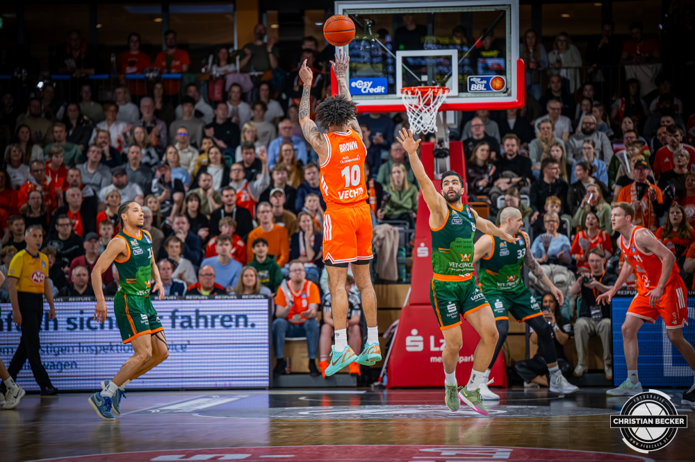 1. Basketball Bundesliga, easyCredit BBL, Saison 2025/2026, Herren, Hauptrunde, 29. Spieltag, 11.04.2026, RASTA Vechta - Gladiators Trier
Tevin Brown (#10 - RASTA Vechta) beim Jumpshot
Schlüsselwörter: 1. Bundesliga;11.04.2026;29. Spieltag;BBL;Basketball;Gladiators;Hauptrunde;Liga;RASTA;RASTA Dome;Saison 2025/2026;Trier;VET-CONCEPT;Vechta;easycredit