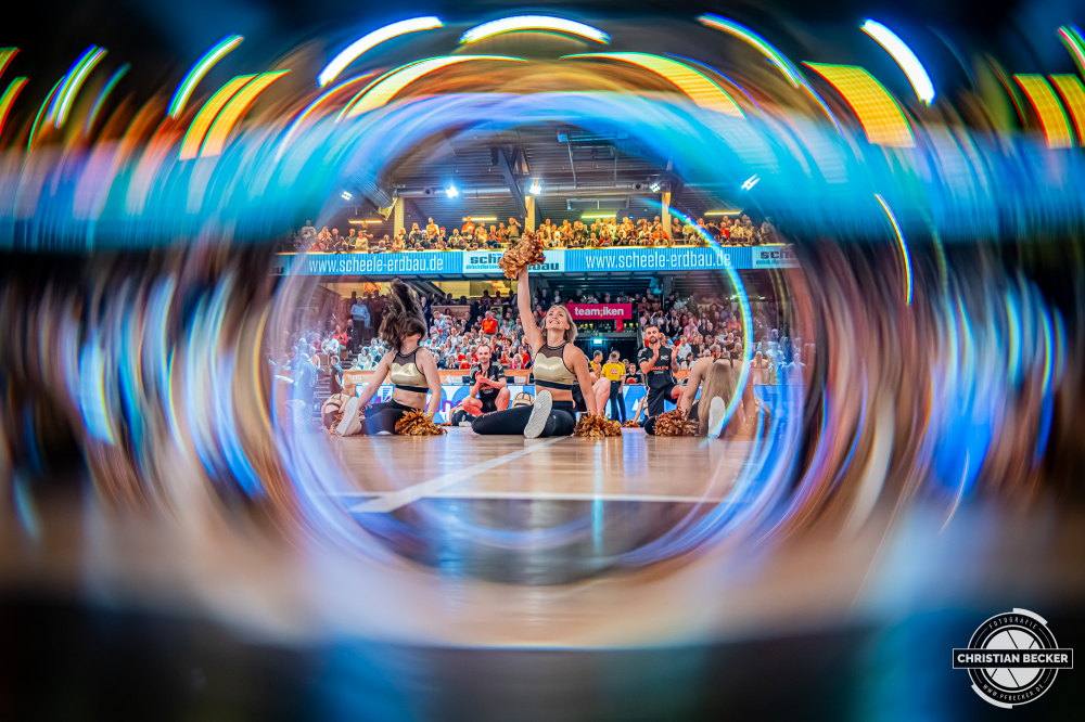 1. Basketball Bundesliga, easyCredit BBL, Saison 2025/2026, Herren, Hauptrunde, 29. Spieltag, 11.04.2026, RASTA Vechta - Gladiators Trier
Marleys (Cheerleader - RASTA Vechta) w&auml;hrend der Partie
Schlüsselwörter: 1. Bundesliga;11.04.2026;29. Spieltag;BBL;Basketball;Gladiators;Hauptrunde;Liga;RASTA;RASTA Dome;Saison 2025/2026;Trier;VET-CONCEPT;Vechta;easycredit