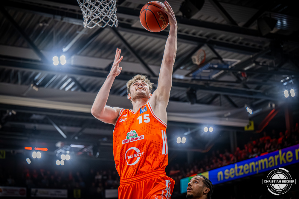 1. Basketball Bundesliga, easyCredit BBL, Saison 2025/2026, Herren, Hauptrunde, 29. Spieltag, 11.04.2026, RASTA Vechta - Gladiators Trier
Linus Trettin (#15 - RASTA Vechta) beim Korbleger
Schlüsselwörter: 1. Bundesliga;11.04.2026;29. Spieltag;BBL;Basketball;Gladiators;Hauptrunde;Liga;RASTA;RASTA Dome;Saison 2025/2026;Trier;VET-CONCEPT;Vechta;easycredit