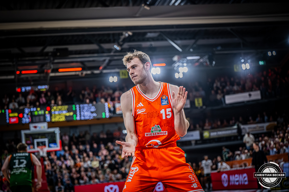 1. Basketball Bundesliga, easyCredit BBL, Saison 2025/2026, Herren, Hauptrunde, 29. Spieltag, 11.04.2026, RASTA Vechta - Gladiators Trier
Linus Trettin (#15 - RASTA Vechta) w&auml;hrend der Partie
Schlüsselwörter: 1. Bundesliga;11.04.2026;29. Spieltag;BBL;Basketball;Gladiators;Hauptrunde;Liga;RASTA;RASTA Dome;Saison 2025/2026;Trier;VET-CONCEPT;Vechta;easycredit